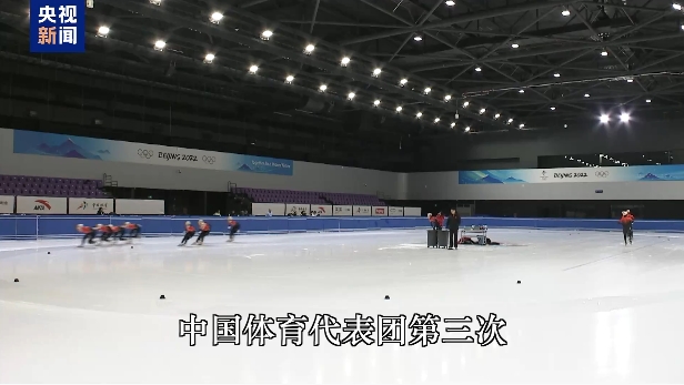 与此同时